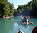 Attraversando in zattera il fiume Tara
