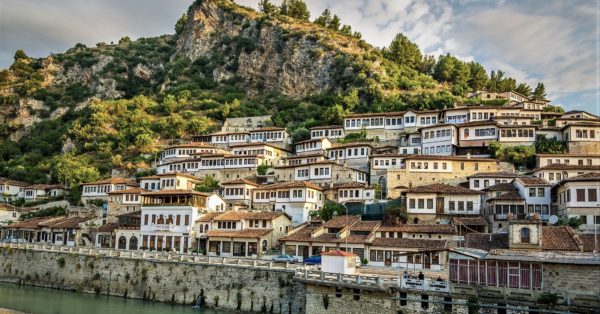 Pasqua 2018. Albania-Italia, quando il mare unisce