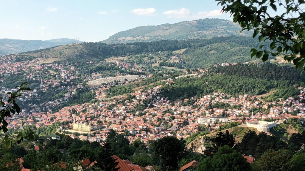 Bosnia-Erzegovina - vista di Sarajevo dal Monte Trebević. Foto LB