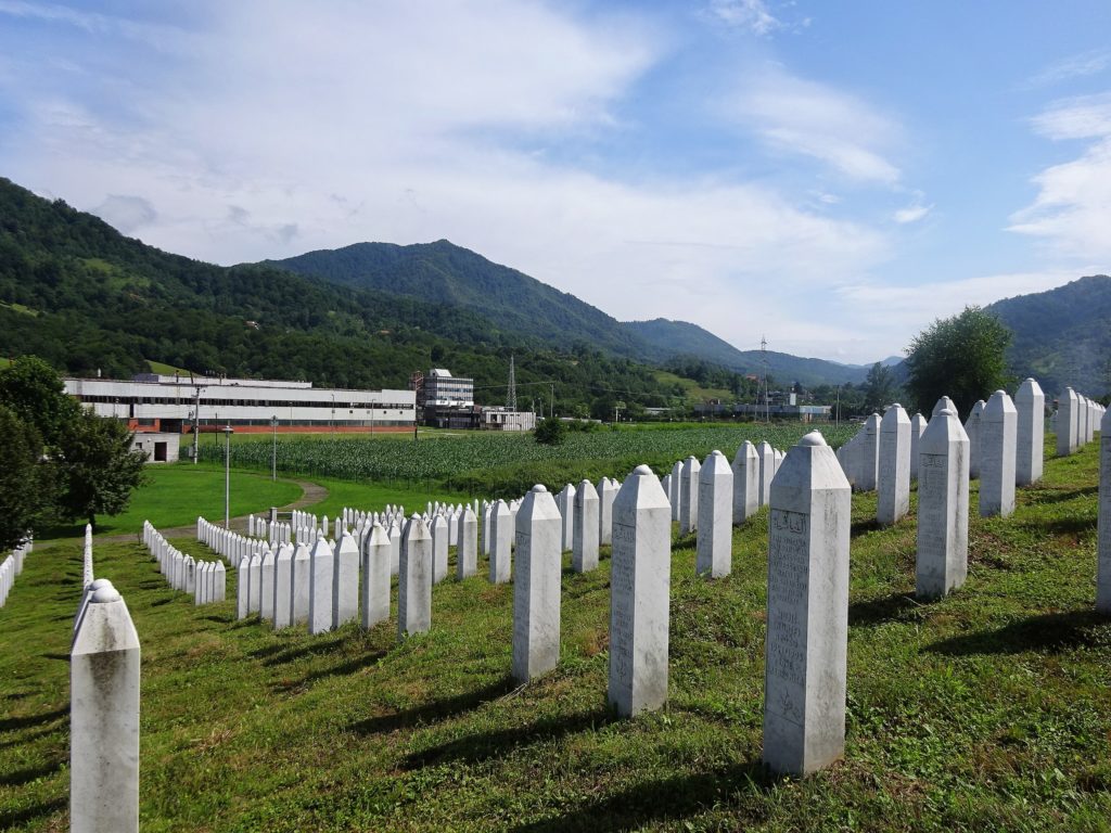 Viaggiare i Balcani: Srebrenica. L'area memoriale di Potočari. Foto LB Viaggio in Bosnia-Erzegovina