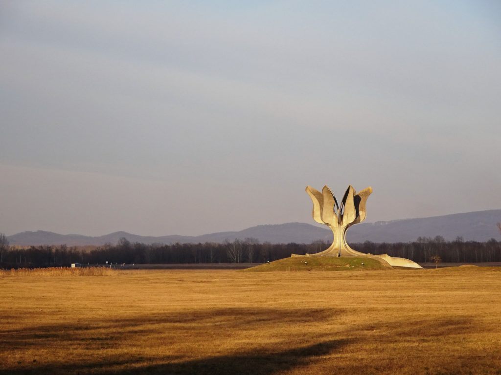 Viaggiare i Balcani: Memoriale di Jasenovac.