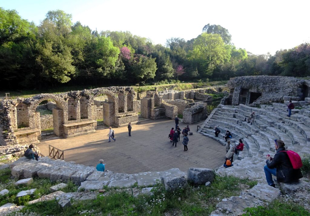 Viaggiare i Balcani: Albania, colori di primavera