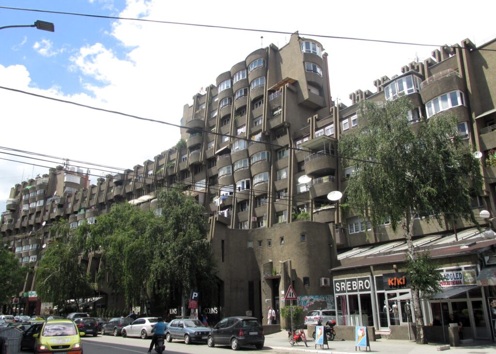 Novi Pazar. Architettura brutalista. Foto LB