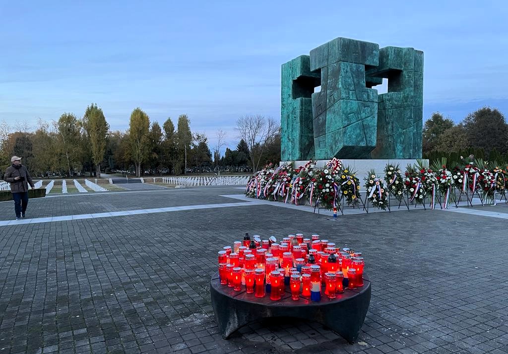 Viaggiare i Balcani - manifestazione commemorativa dell'assedio del 1991 